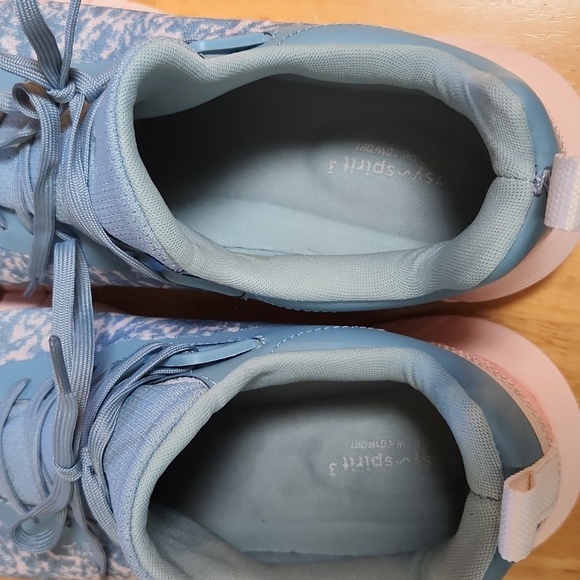 Easy Spirit x Denise Austin Flower Sneakers - Picture 5 of 9